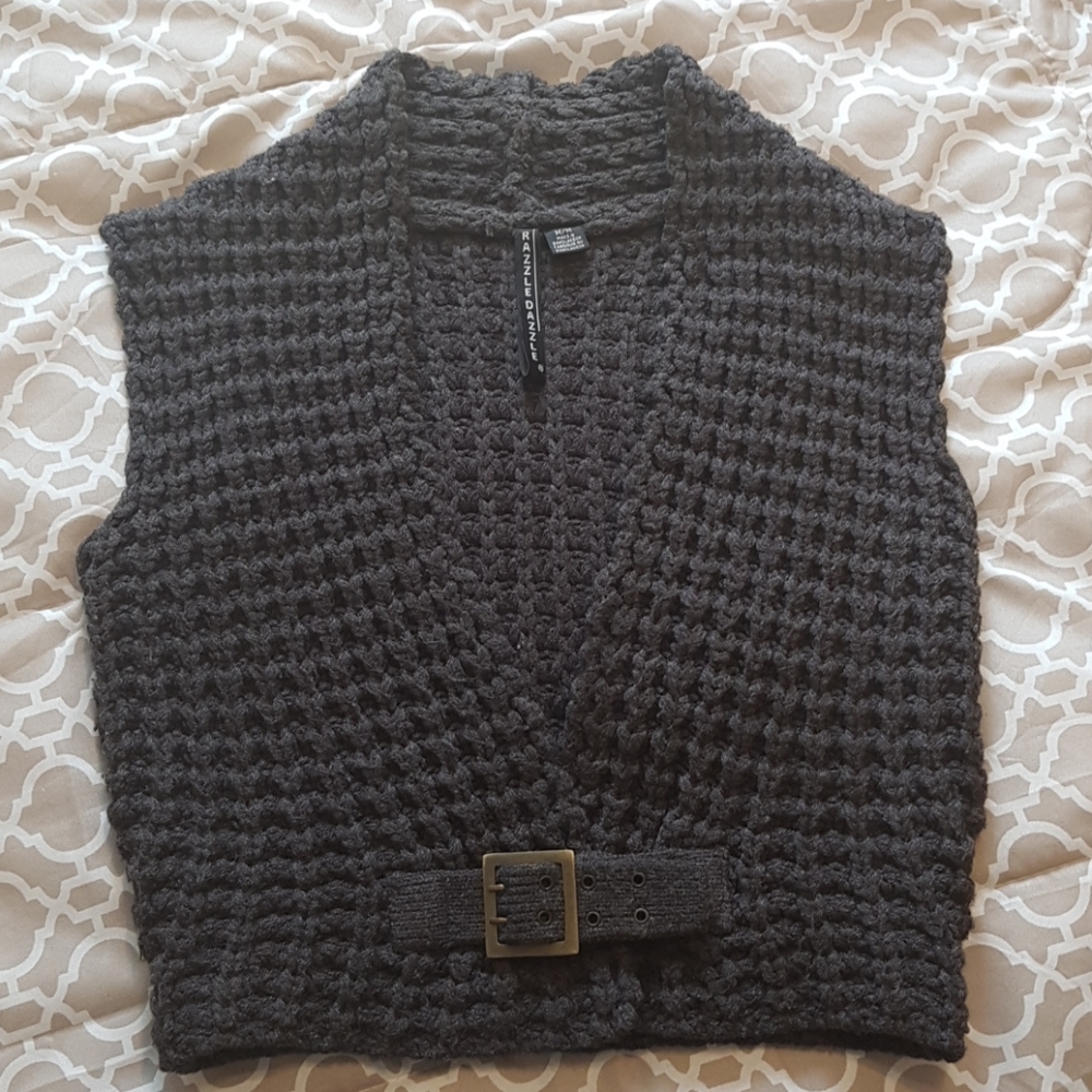 Sleeveless knit top